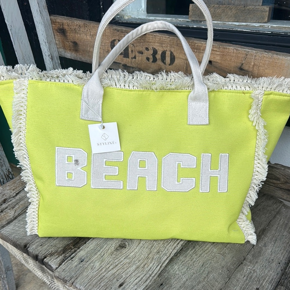 Stylein Green and White Totes for Beach Days
New with tag